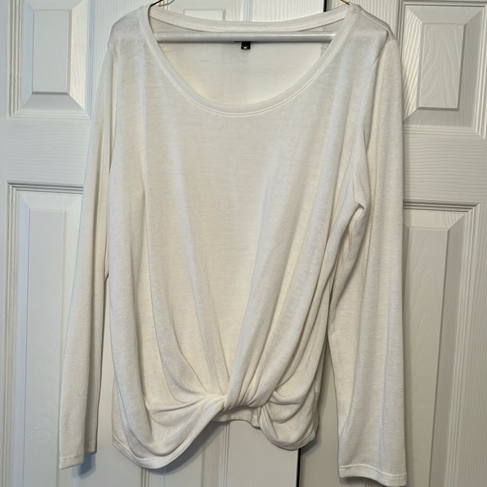 Crème shirt with knot
